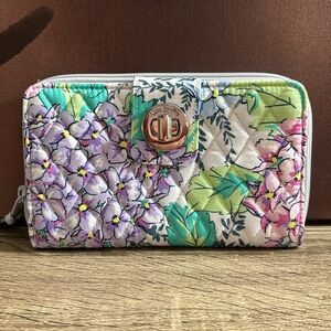 VB Turnlock Wallet in Sig Cotton Happy Hydrangeas NWT